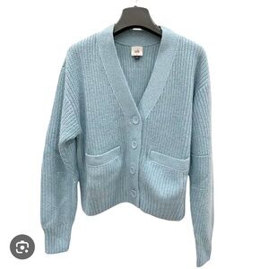 Cabi Blue Note Cardigan 6444. Size small. Spring season 2024.